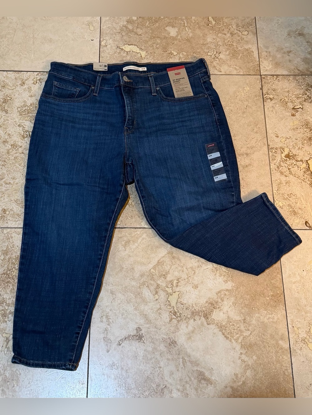 Levi's Women's Dark Blue Boyfriend Capris